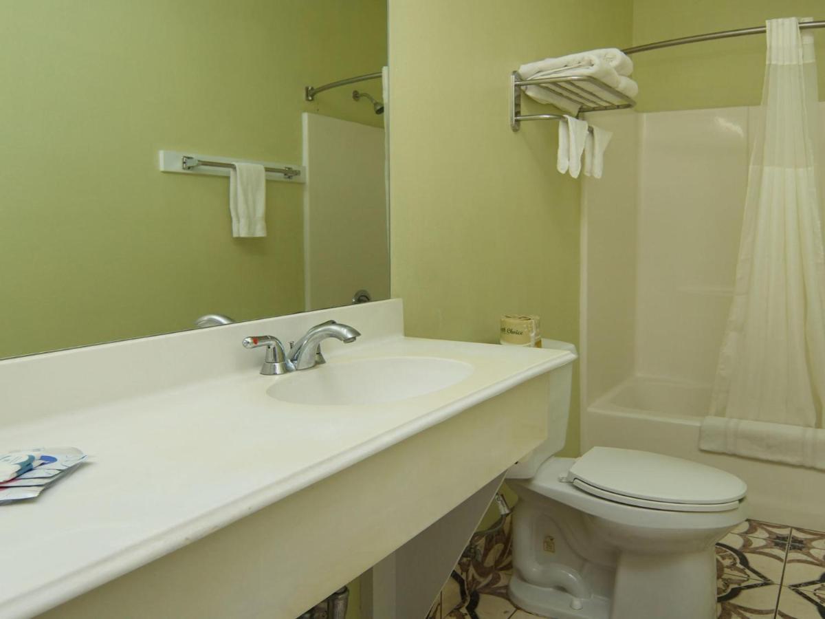 Quality One Motel เวเธอร์ฟอร์ด ภายนอก รูปภาพ